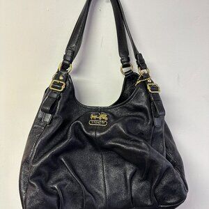 COACH Black Leather Shoulder Bag / Purse in excellent condition!